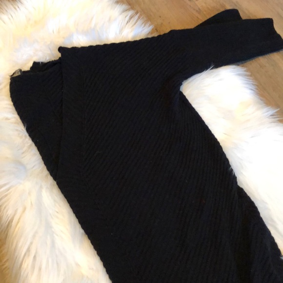 Express V-neck Knit Sweater-Black - Picture 2 of 3